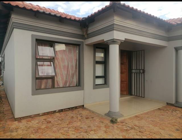 3 BEDROOM FREEHOLD FOR SALE IN GELUKSDAL